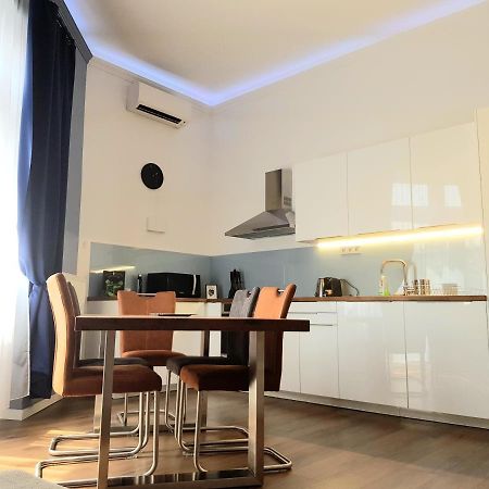 Luxurious Apartment With Balconies In Downtown Bp Budapest Esterno foto