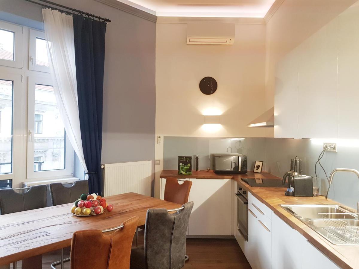 Luxurious Apartment With Balconies In Downtown Bp Budapest Esterno foto